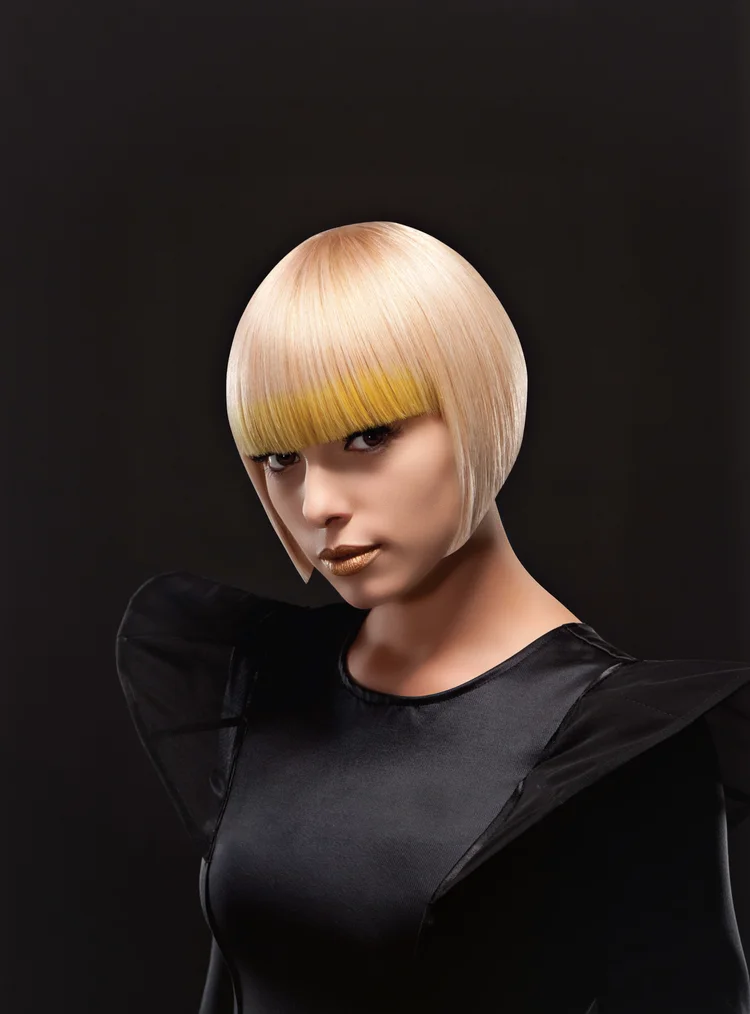 Tunsoare FASON: bob blond geometric, breton cu accente galbene